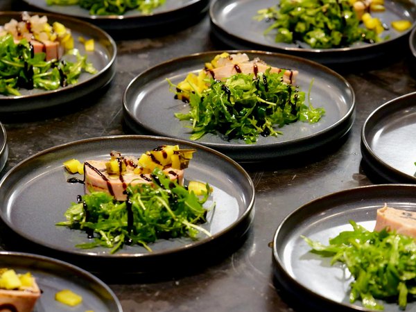 Porte-menu restaurant : un atout pour séduire vos clients